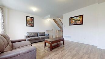 Elegant 3-bedroom House - Bowmanville
