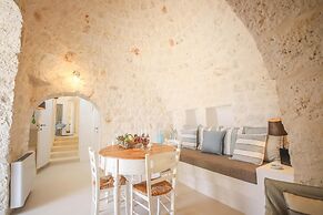 TD Lamiamola Stylish Trulli Lamie With Pool
