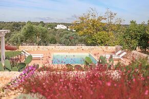 TD Lamiamola Stylish Trulli Lamie With Pool