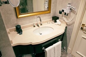 Dekalb Hotel