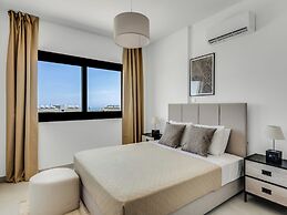 Sanders Elgio - Pleasant 2-bdr Apt w Balcony