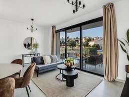Sanders Elgio - Precious 3-bdr Apt With Balcony