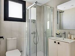 Sanders Elgio - Cute 2-bdr Apt With Balcony