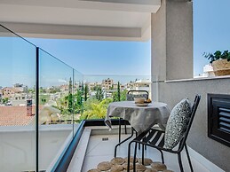 Sanders Elgio - Cute 2-bdr Apt With Balcony