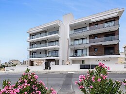 Sanders Elgio - Cute 2-bdr Apt With Balcony