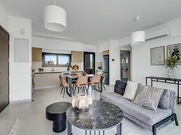 Sanders Elgio - Cute 2-bdr Apt With Balcony