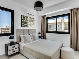 Sanders Elgio - Generous 2-bdr Apt w Balcony