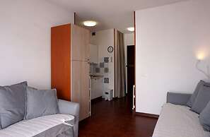 Cozy Studio With Shared Pool