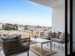 Sanders Elgio - Neat 3-bdr Apt With Rooftop