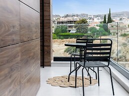 Sanders Elgio - Neat 3-bdr Apt With Rooftop