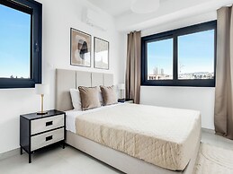 Sanders Elgio - Neat 3-bdr Apt With Rooftop