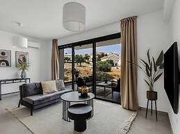Sanders Elgio - Delightful 2-bdr Apt With Balcony