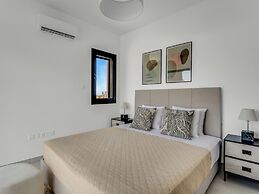 Sanders Elgio - Delightful 2-bdr Apt With Balcony