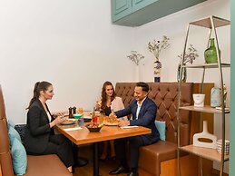 Adagio Doha