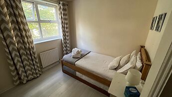 Stunning 3-bed Apartment in Croydon