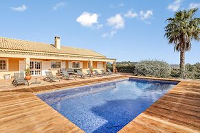 Casa de Apra by Portucasa