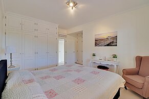 Casa de Apra by Portucasa