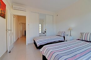 Casa de Apra by Portucasa