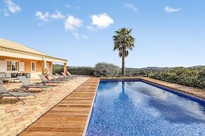 Casa de Apra by Portucasa