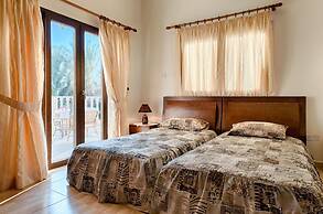 Villa Tsikkos Tria in Argaka