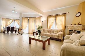 Villa Tsikkos Tria in Argaka
