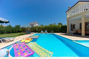 Villa Tsikkos Tria in Argaka