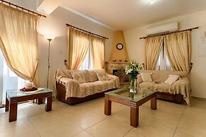 Villa Tsikkos Tria in Argaka