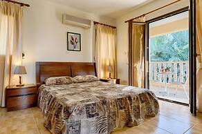 Villa Tsikkos Tria in Argaka