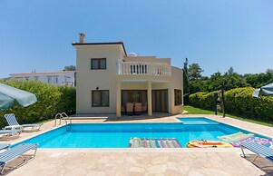 Villa Tsikkos Tria in Argaka