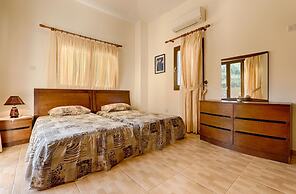 Villa Tsikkos Tria in Argaka