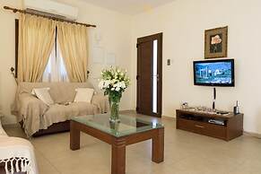 Villa Tsikkos Tria in Argaka