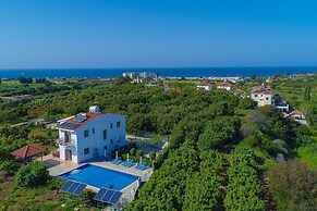Villa Leda Finiki in Latchi