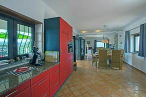 Villa Metacasa by Portucasa