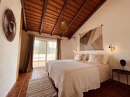 Casa Colinas Roxas by Portucasa