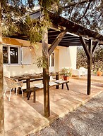 Casa Colinas Roxas by Portucasa