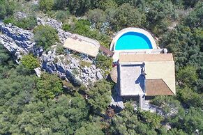 House On The Rocks in Nisaki