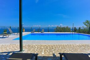 Antigoni Villa Dio in Longos