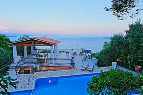 Villa Alexandros in Nisaki