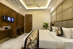Avalon Palms Agra