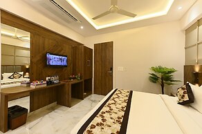 Avalon Palms Agra