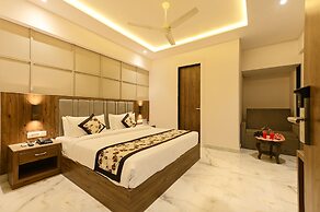 Avalon Palms Agra