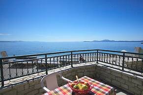 Dina Beach Front Apartment