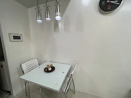 Del'S Condotel across NAIA Terminal 3