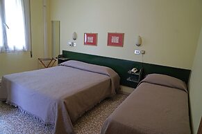 HOTEL VILLA ROSA