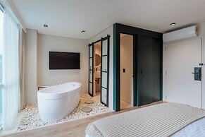 1616 HOTEL