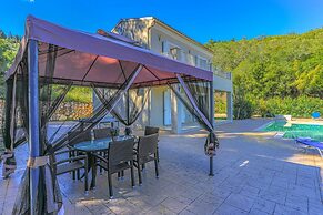 Villa Anamari in