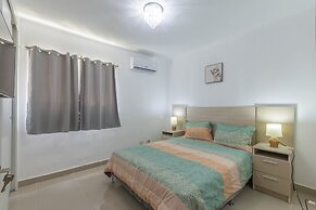 Modern Apt With free parking and AC 3brs