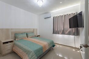 Modern Apt With free parking and AC 3brs