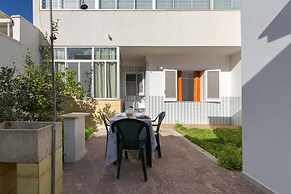 2689 Dalia House by Barbarhouse