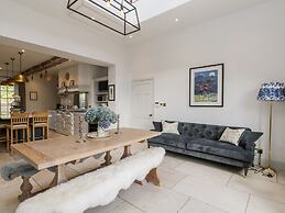Rockstowes House